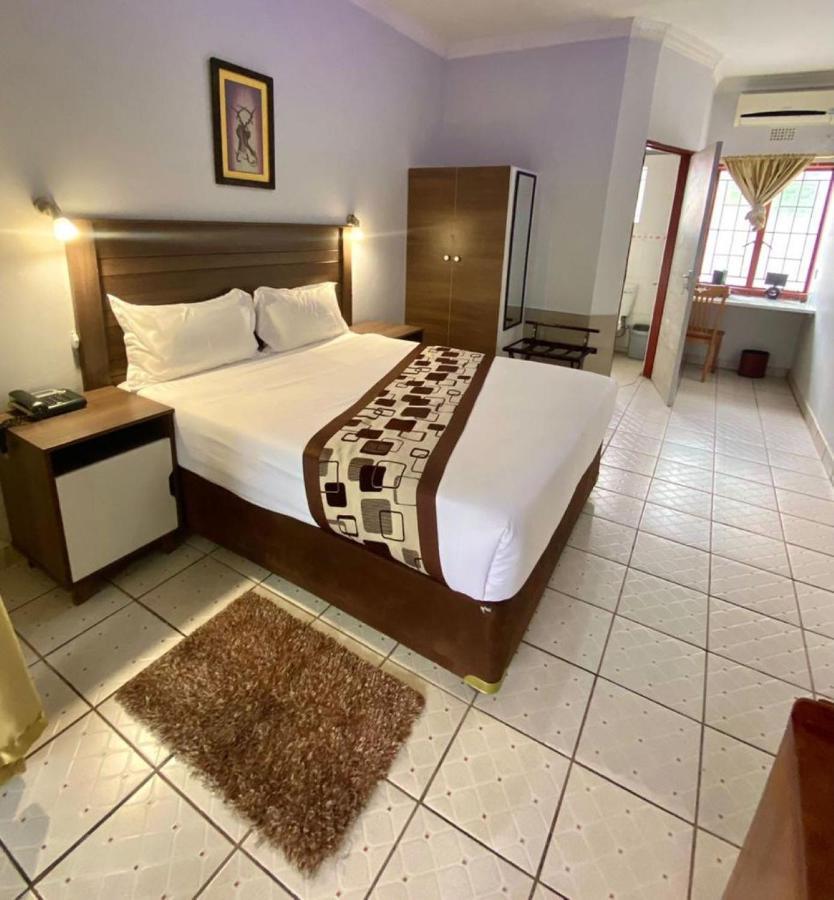 Dolar Lodges & Tours Maun Exteriör bild
