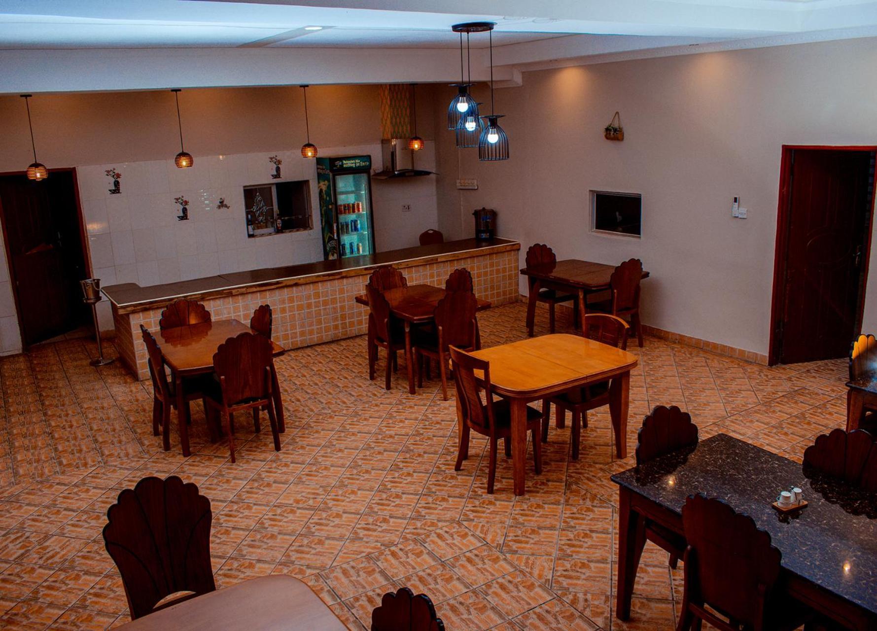 Dolar Lodges & Tours Maun Exteriör bild