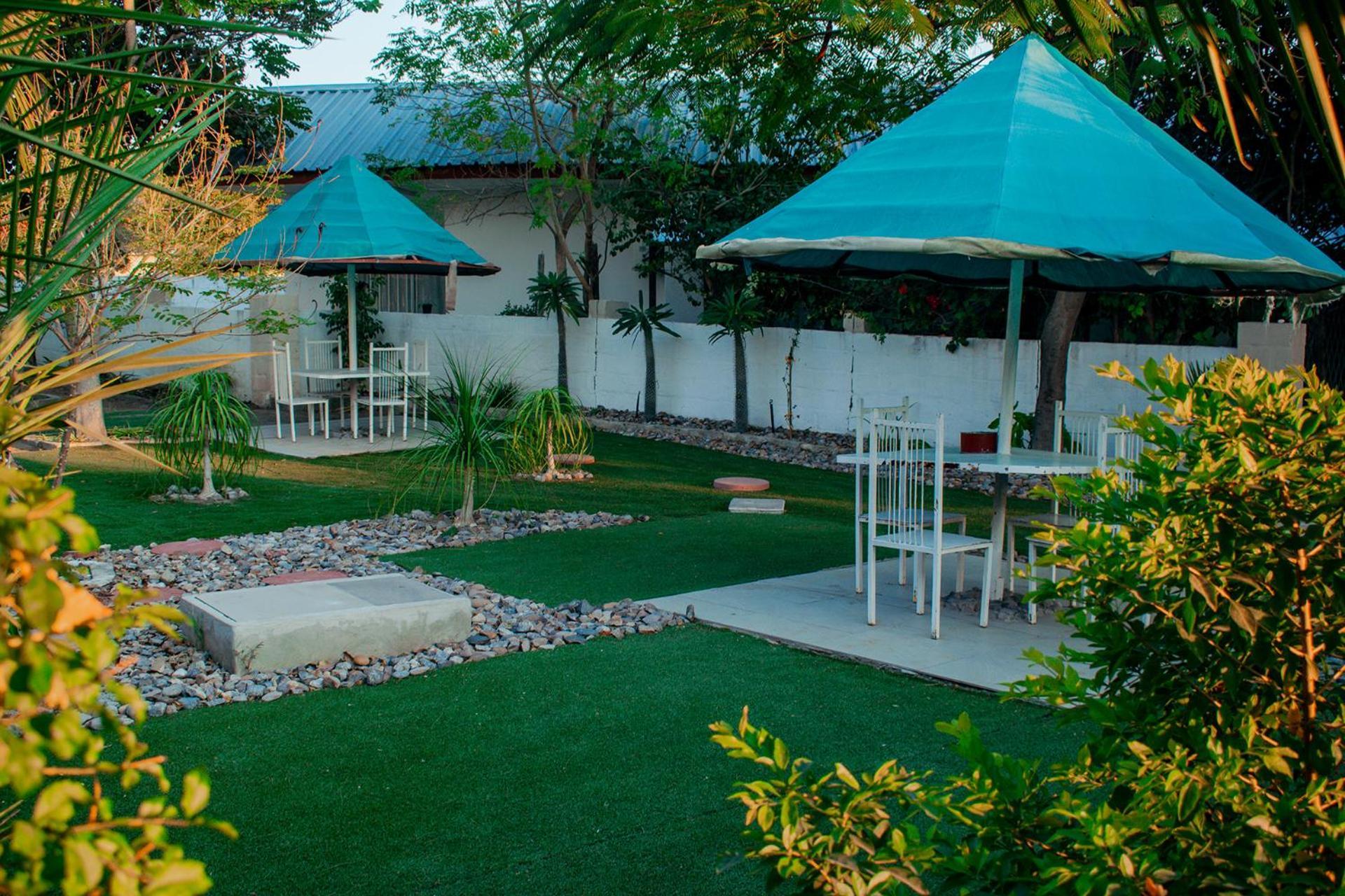 Dolar Lodges & Tours Maun Exteriör bild